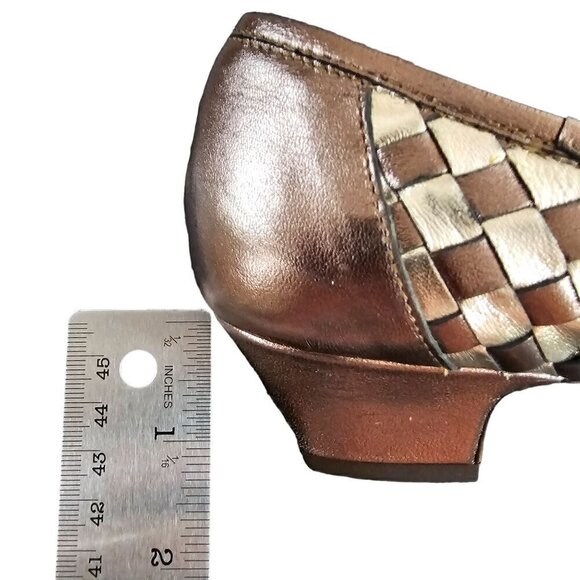 Amalfi By Rangoni Women's Silver & Bronze Woven Leather Shoes, 1" Heel, Size 9N - Picture 6 of 9